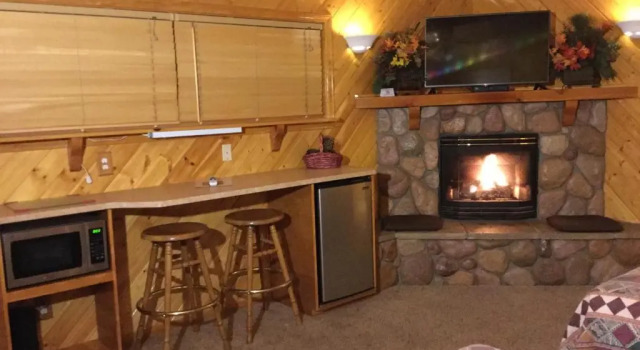 Двухместный номер Deluxe Giant Oaks Lodge