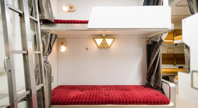 Кровать в общем номере (женский номер) Train Hostel HOKUTOSEI