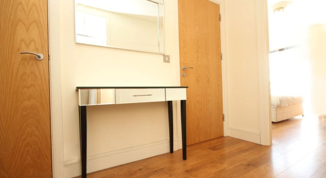 Hanover Dock Suite, Забронировать Отель Дублин Каунти Дублин, рядом с Стадион для собачьих бегов Шелбурн-парк