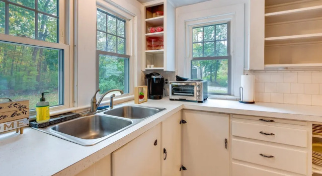 Near Beach: Coastal Maine Getaway w/ Yard, Buchen Sie Ferienhaus North Berwick Maine