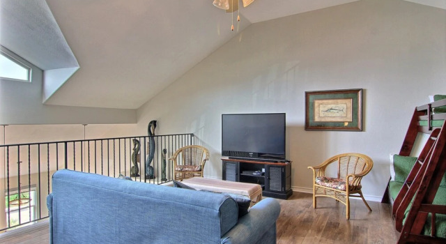 Sunny and Chairs 4 Bedrooms 3 Bathrooms Home