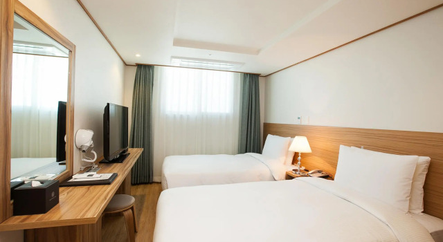 Hotel Rest Seogwipo, Забронировать Отель Отели Согвипхо с парковкой, рядом с Реабилитационная клиника «Зоунс» в Чеджу, Парковка