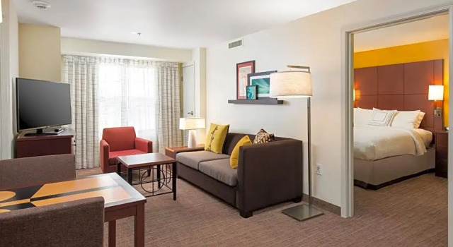 Четырёхместный люкс с 2 комнатами Residence Inn by Marriott Springfield Old Keene Mill
