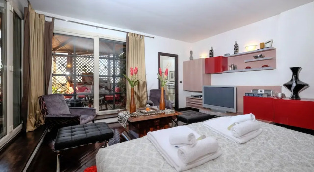 Люкс с балконом и с видом на город Amazing Penthouse by Caracalla