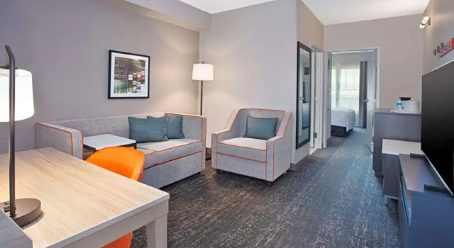 Двухместный люкс Hampton Inn & Suites By Hilton- Newark Airport Elizabeth