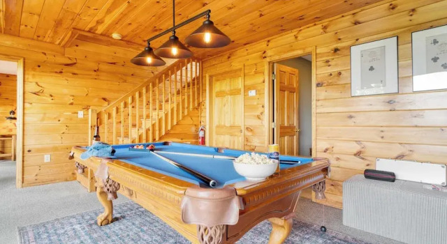Коттедж Hottub, Sauna, Pool Table, Views Mins to Downtown Gatlingburg Hollow's Haven