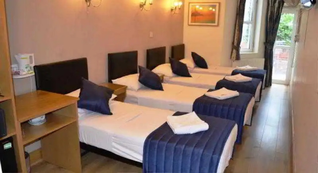 Номер Standard с балконом Oxford Hotel