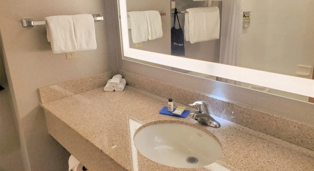 Четырёхместный люкс Holiday Inn Express & Suites Cheney by IHG