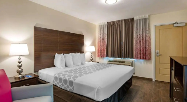 Номер Standard Downtown Hollywood Gardens Inn & Suites
