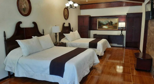 Четырёхместный номер Grand с видом на сад Hotel Boutique La Albertina