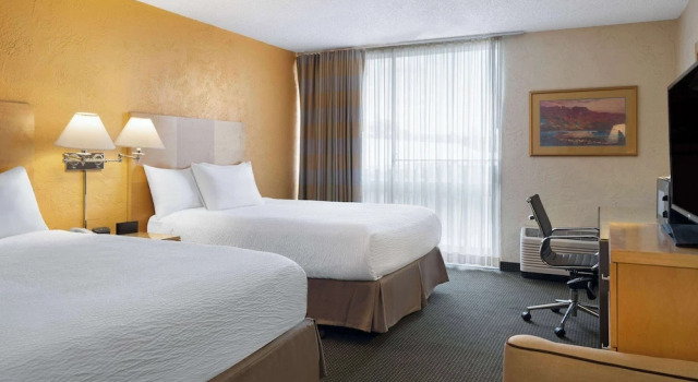 Deluxe Neljän hengen huone näkymä sisäpihalle The Arizona Riverpark Inn