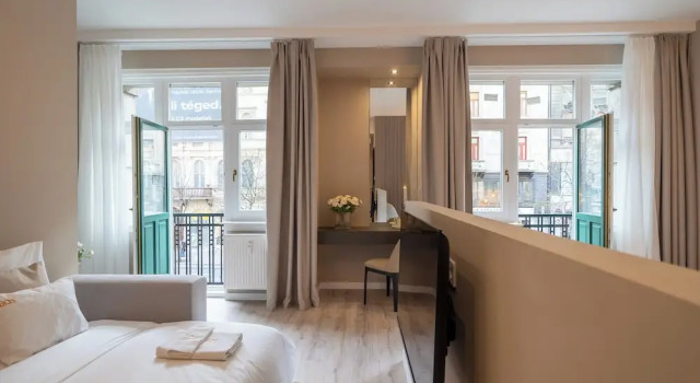 Семейный номер Standard с балконом Karoly Boutique Suites, Best Location by BQA