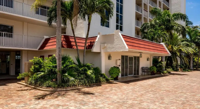 Sun Caper 208, Sleeps 6, Gulf Front, 2 Bedrooms, Elevator, Heated Pool