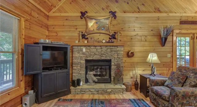 Owl Be Back, 2 Bedrooms, Pool, Hot Tub, Fireplace, Sleeps 6, Забронировать Отель Отели Гатлинберг с бассейном, Бассейн