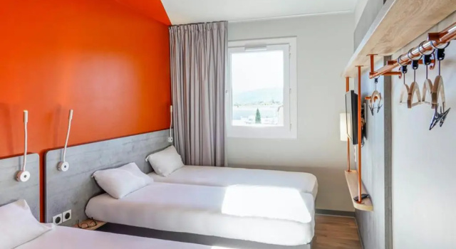 Трёхместный номер Standard ibis budget Huerta De Murcia