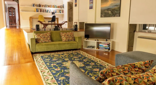 Casa do Becco - Sobre o Centro Histórico e o Oceano, Забронировать Дом для отпуска Коттеджи Терсейры, Коттедж
