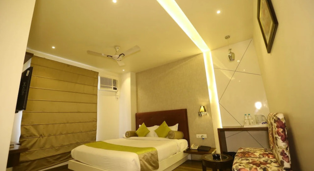 Hotel Gurveer Royal