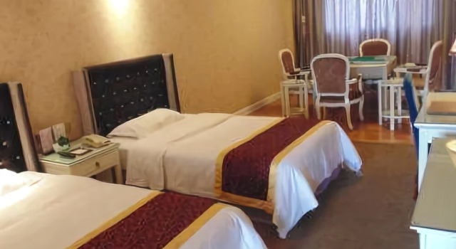 Dingxin Holiday Hotel, Prenota Hotel Hotel a Suizhou con parcheggio, Parcheggio