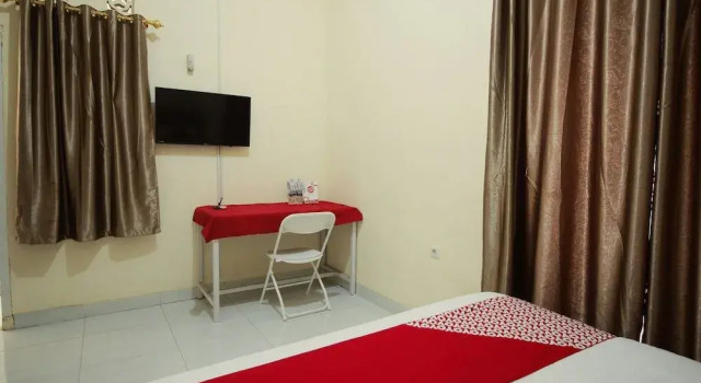 OYO 654 Fabio Guest House Syariah, Book Guesthouse Hotels in Sumatra with Parking, Parking