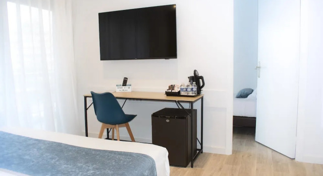 Трёхместный номер Standard с балконом Tiercé Hotel