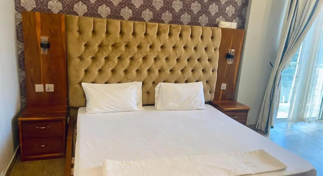 ROJO’s FULLY-FURNISHED 3-BEDROOM CONDO, Buchen Sie Ferienwohnung Hotels in Daressalam mit Pool, Schwimmbad
