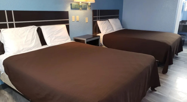 Четырёхместный номер Standard Regency Inn Motel by the Beach