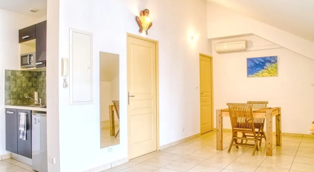 Studio in Saint-gilles les Bains, With Wonderful Mountain View, Furnished Balcony and Wifi