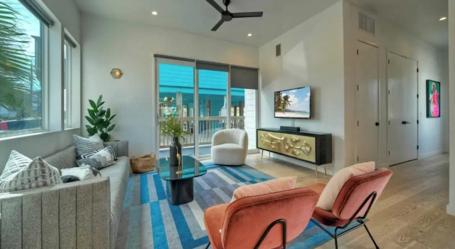 Sleeps 20 2 Modern Homes w/ Private Pool, Deck+patio 3-min Walk to the Beach, Boek Vakantiehuis Port Aransas 