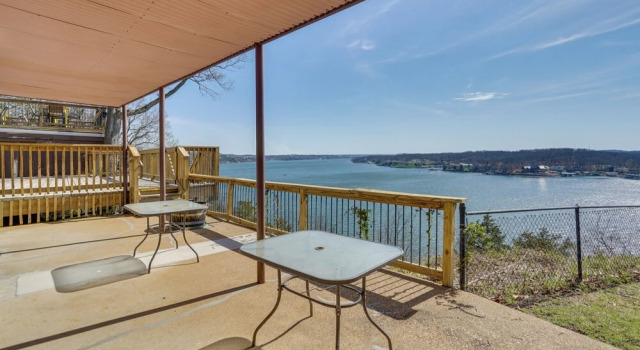 Poolside & Lakefront! Ozarks Home Base Near Strip, Boek Hotel Lake Ozark Verenigde Staten