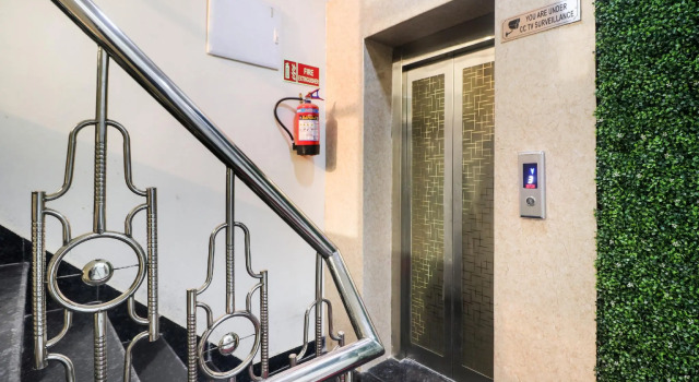 OYO 78425 Hotel Paradise, Забронировать Отель Отели Нью-Дели с парковкой, Парковка