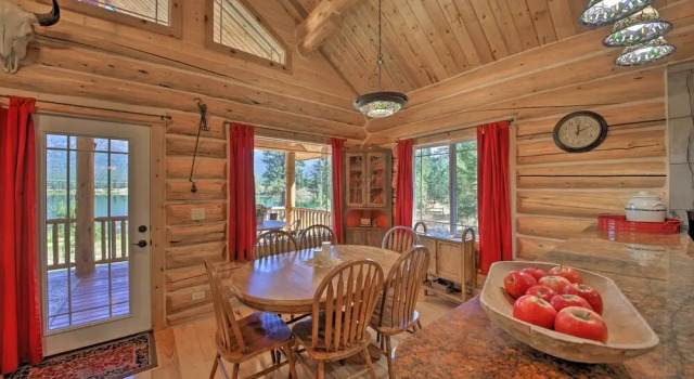 Scenic Riverfront Retreat w/ Hot Tub & Kayaks!, Buchen Sie Hotel Thompson Falls Montana