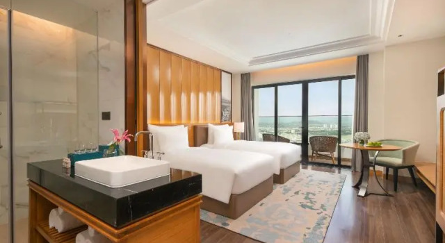Двухместный номер Standard с балконом и с видом на залив Grand Hyams Hotel - Quy Nhon Beach
