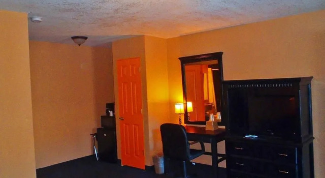 Americas Best Inn Flagstaff, Забронировать Отель Отели Флагстафф с парковкой, рядом с Greater Flagstaff Chamber of Commerce, Парковка