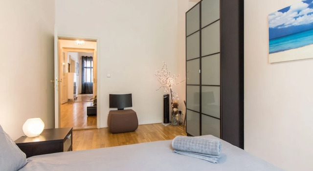 Apartamento cuádruple con balcón y con vista a la ciudad Melnicka Flat