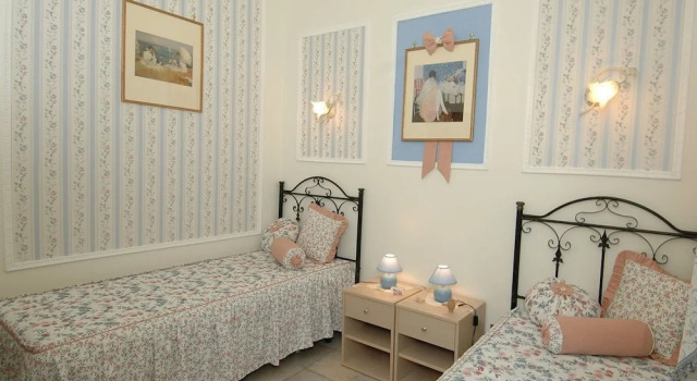 Holiday home with private pool, only 500m from the beach