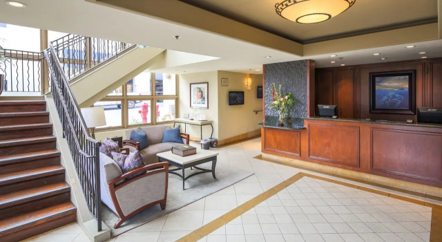 Monterey Bay Inn, Забронировать Отель Монтерей Виноградники Монтерей, рядом с Спортивный центр Monterey