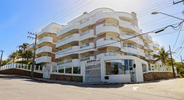 109 - Apto de 03 dormitórios na Praia de Quatro Ilhas com vista para o mar e Condomínio com Piscina, Забронировать Отель Бомбиньяс Санта-Катарина