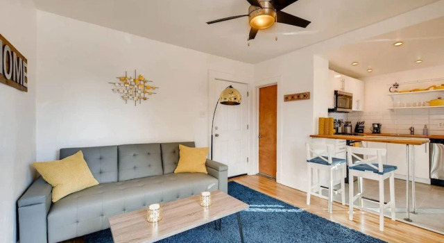 Апартаменты The Sunshine Suite in the Heart of Baker