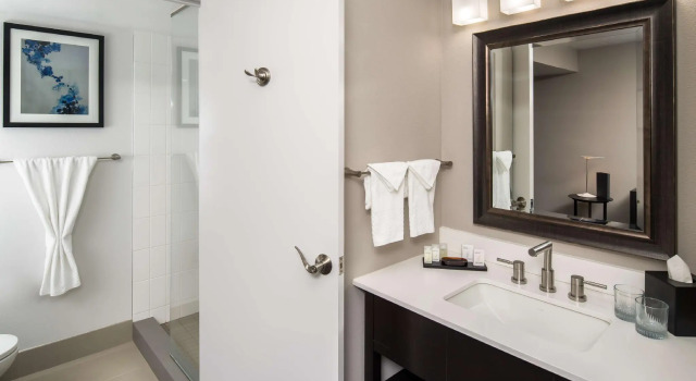 Двухместный номер Standard Embassy Suites By Hilton Seattle - Tacoma International Airport