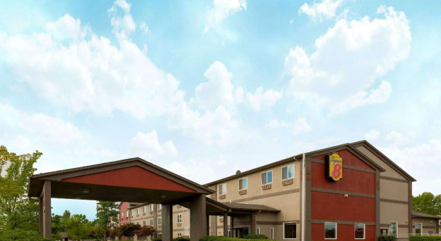 Номер Standard Super 8 by Wyndham Woodburn