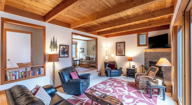 Tennis Townhomes #1340: 2, Забронировать Вилла Отели Roosevelt National Forest с парковкой, Парковка