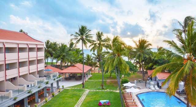 Кровать в общем номере Paradise Beach Hotel