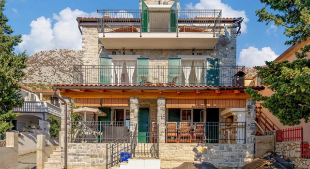 Awesome Home in Cesarica With Sauna, Wifi and 4 Bedrooms, Prenota Hotel Cesarica 