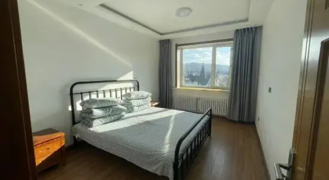 Кровать в общем номере с 2 комнатами Yabuli Qingyun County Xin Ding Apartment Hotel