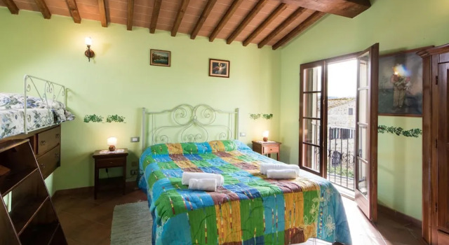 Refreshing Holiday Home in Casole D'elsa With Swimming Pool
