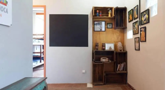 Abraço Carioca Favela Hostel, Забронировать Хостел Хостелы Рио-де-Жанейро, рядом с Пляж Леме, Хостел