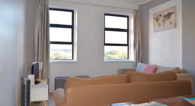 1 Bedroom Flat With Views of Table Mountain and Lions Head