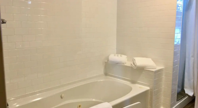 Номер Luxury Sherwood Inn