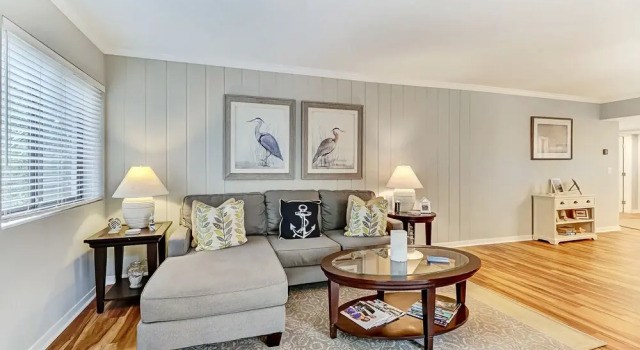Recently Renovated Secluded Beachwood Condo Free Wifi by Redawning