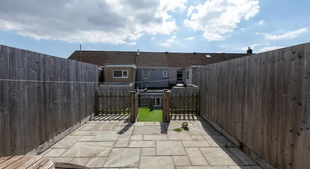 Bright 3-bed Swansea House + Parking